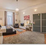 4 Bedrooms 4 Bathrooms Luxury In Budapest Centre