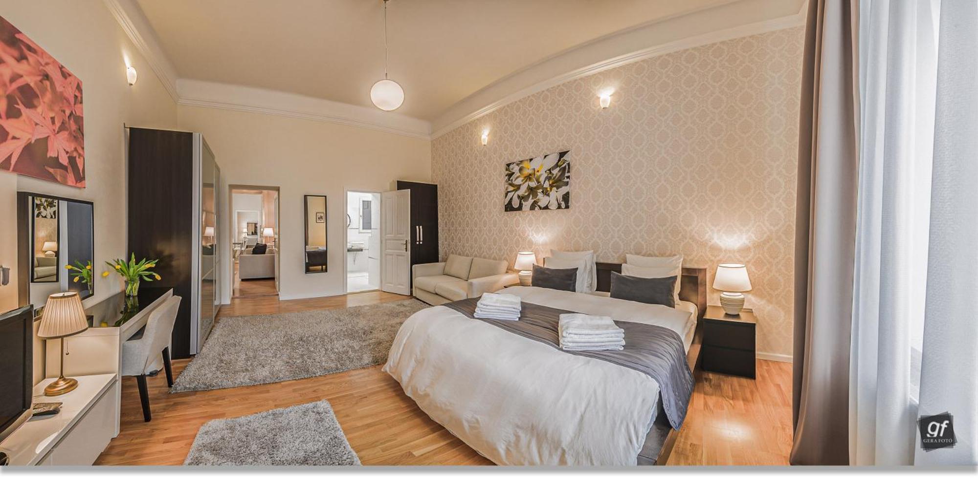 4 Bedrooms 4 Bathrooms Luxury In Centre Apartment