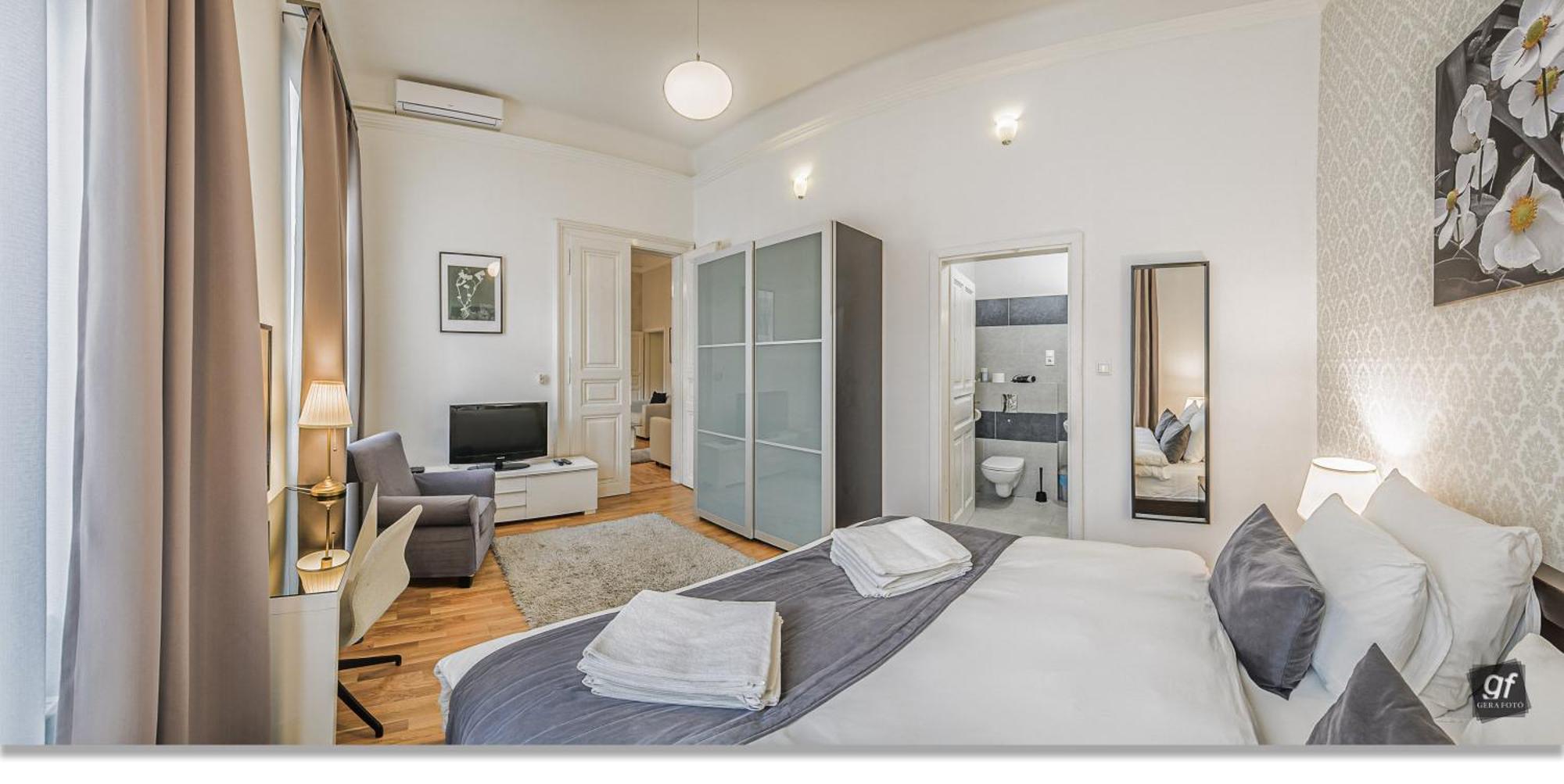 4 Bedrooms 4 Bathrooms Luxury In Centre Apartment *