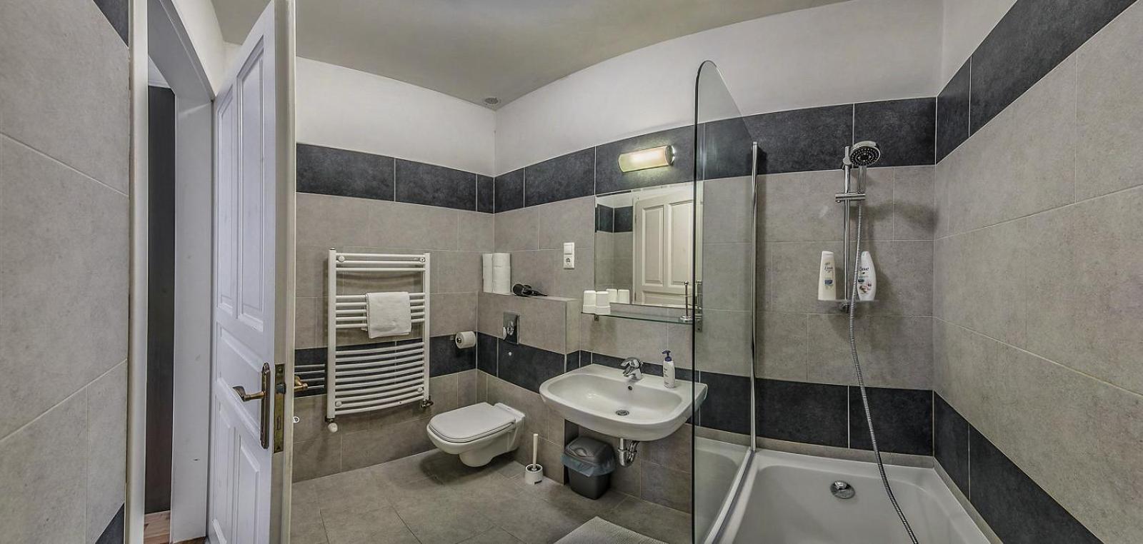 4 Bedrooms 4 Bathrooms Luxury In Centre Apartment