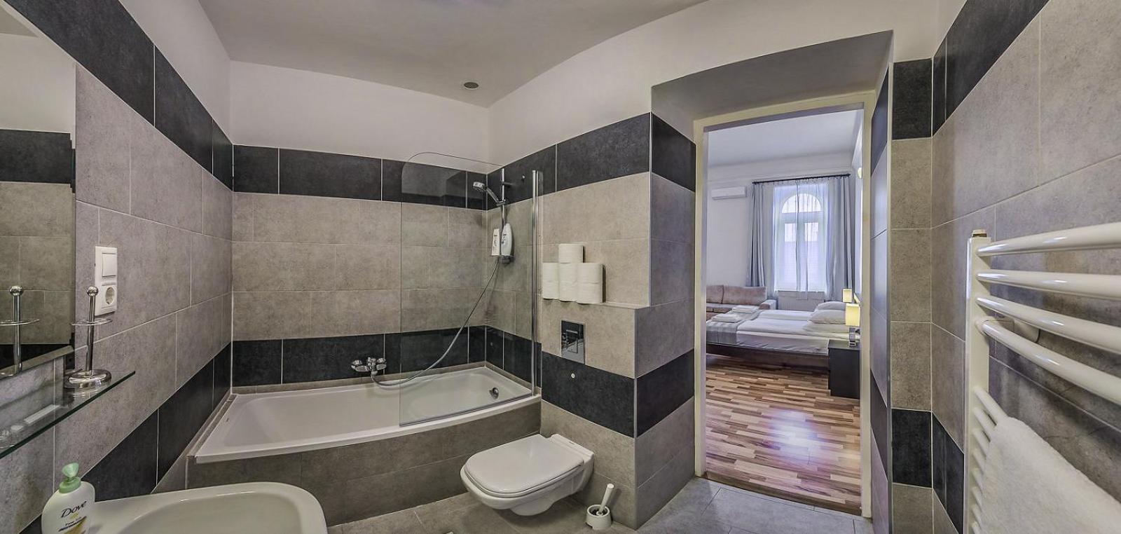 4 Bedrooms 4 Bathrooms Luxury In Centre